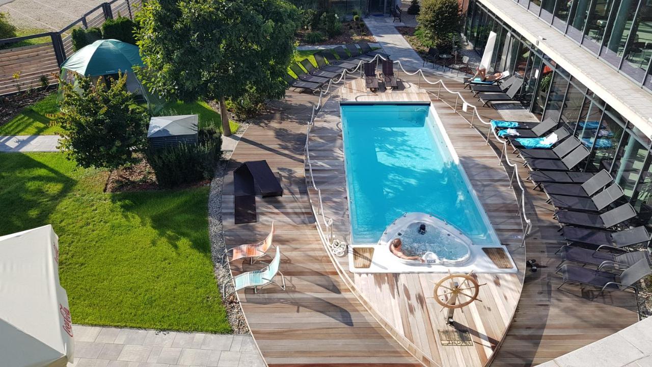 Blue Diamond Hotel Active Spa Trzebownisko Dış mekan fotoğraf