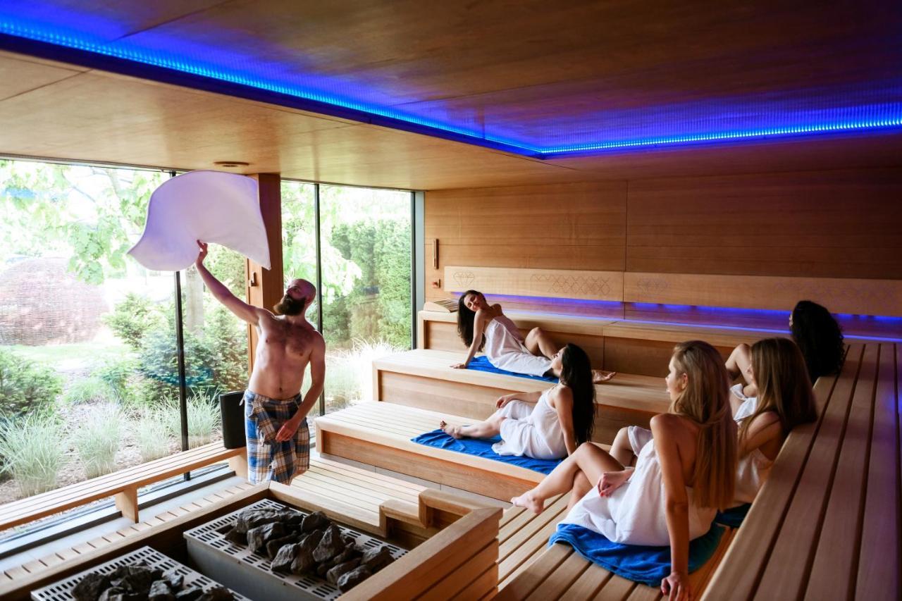 Blue Diamond Hotel Active Spa Trzebownisko Dış mekan fotoğraf