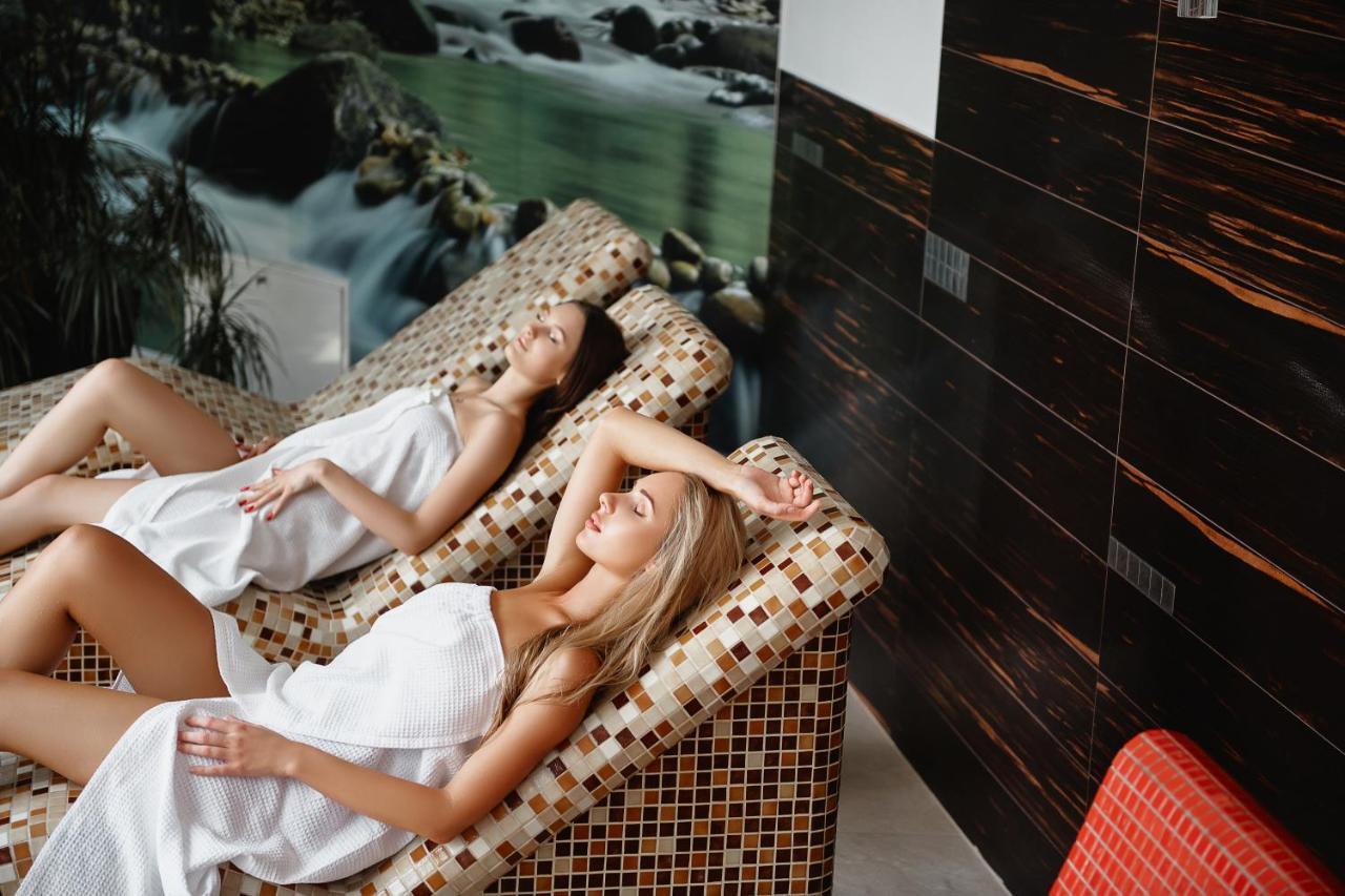 Blue Diamond Hotel Active Spa Trzebownisko Dış mekan fotoğraf
