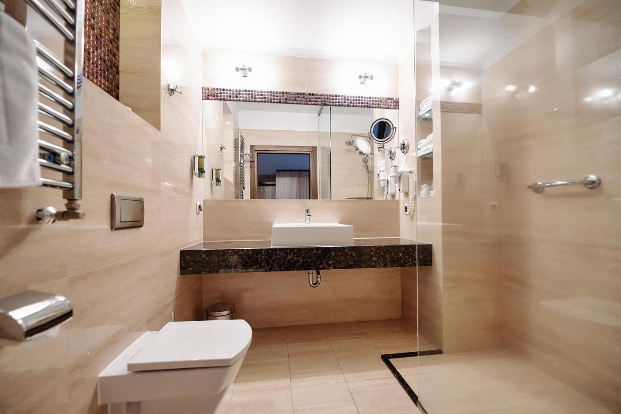 Blue Diamond Hotel Active Spa Trzebownisko Dış mekan fotoğraf