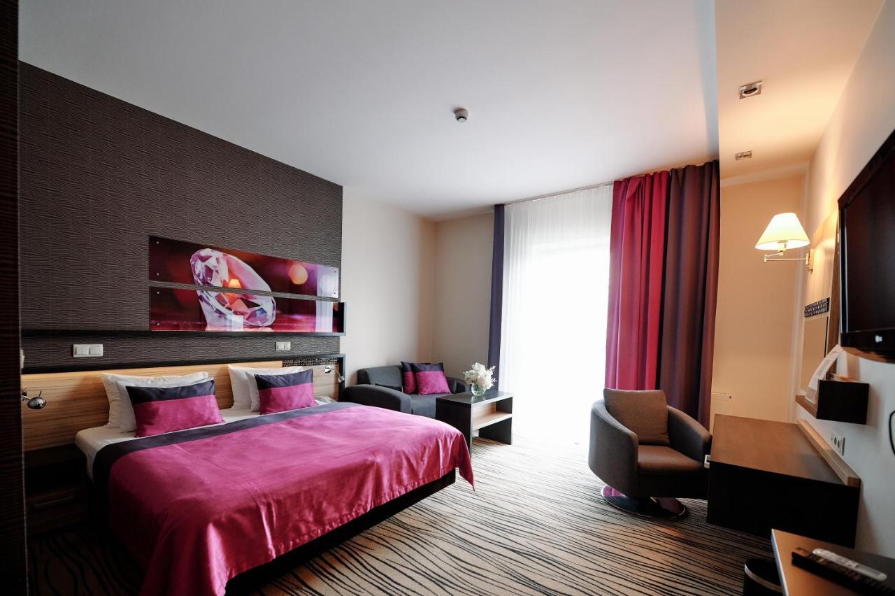 Blue Diamond Hotel Active Spa Trzebownisko Dış mekan fotoğraf