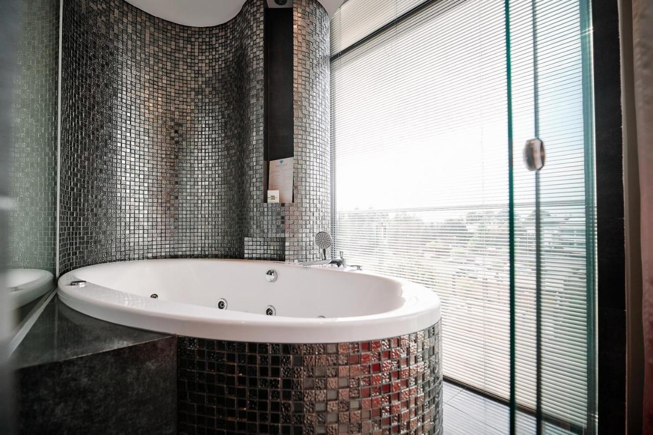 Blue Diamond Hotel Active Spa Trzebownisko Dış mekan fotoğraf