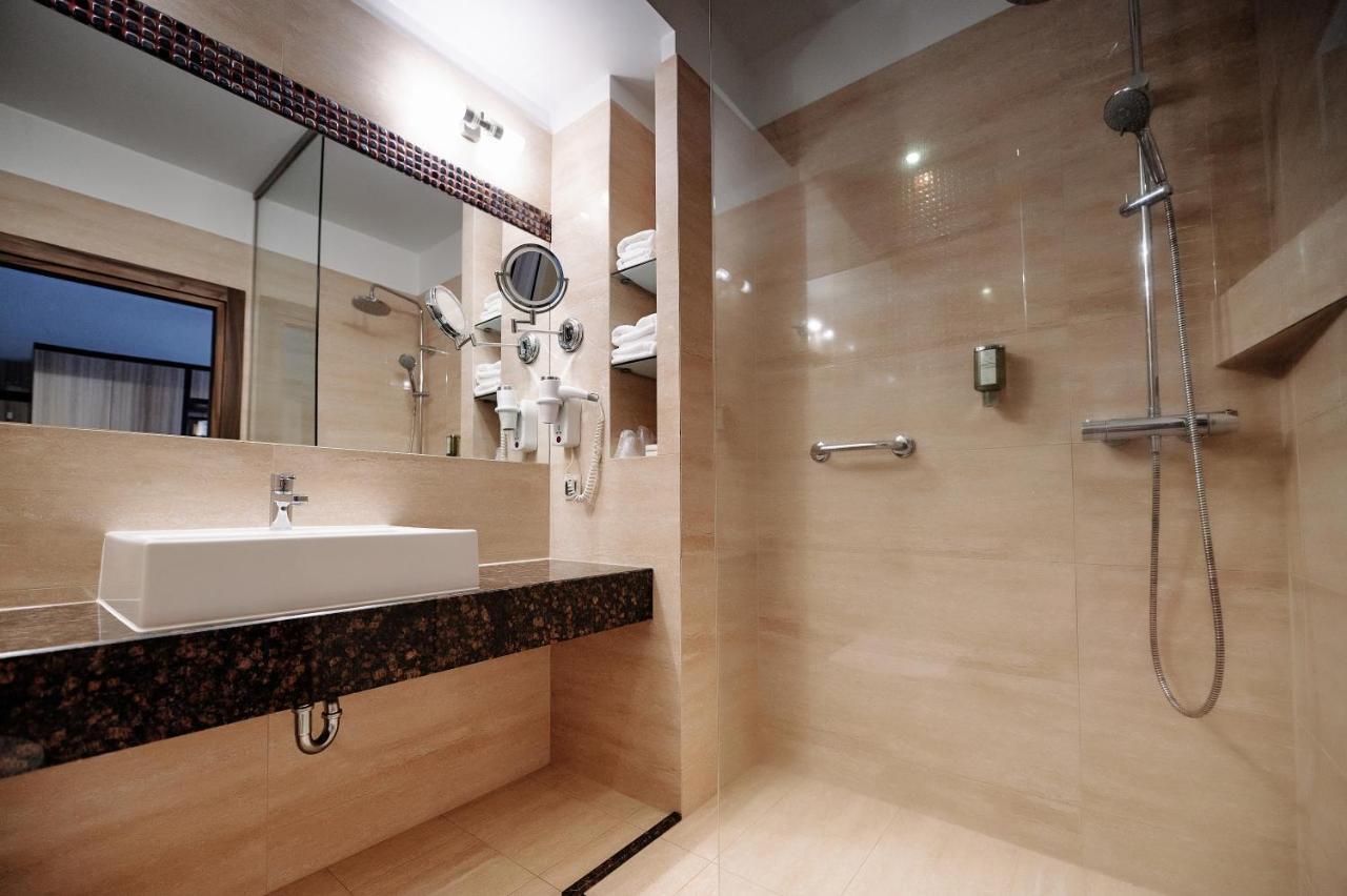 Blue Diamond Hotel Active Spa Trzebownisko Dış mekan fotoğraf