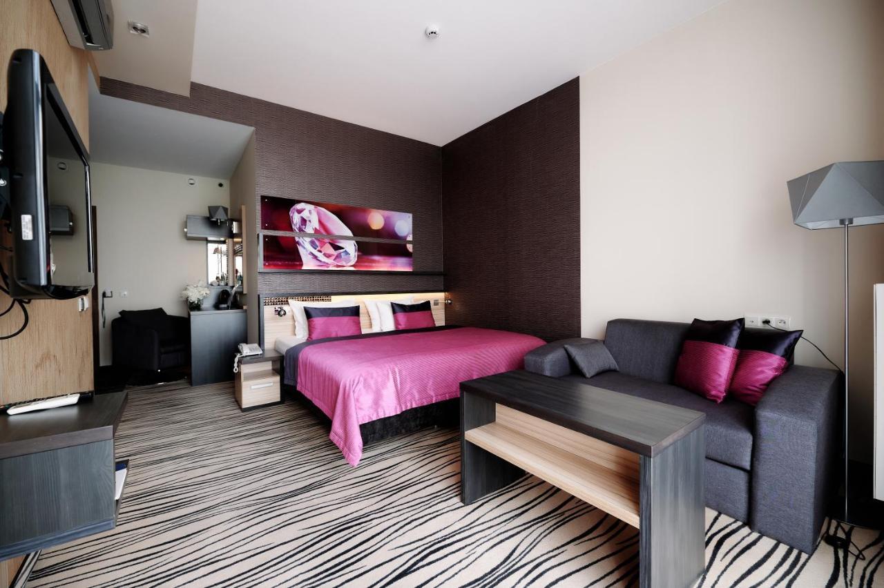 Blue Diamond Hotel Active Spa Trzebownisko Dış mekan fotoğraf