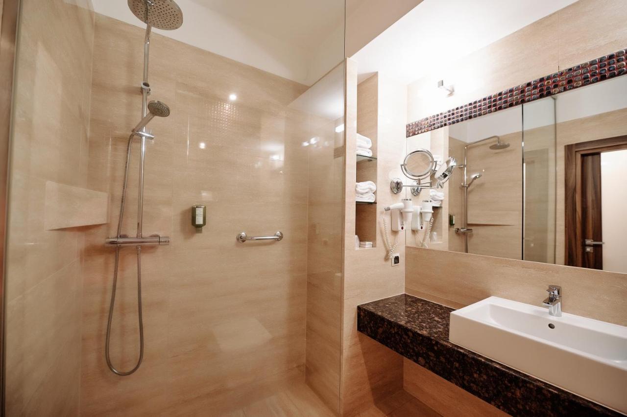Blue Diamond Hotel Active Spa Trzebownisko Dış mekan fotoğraf