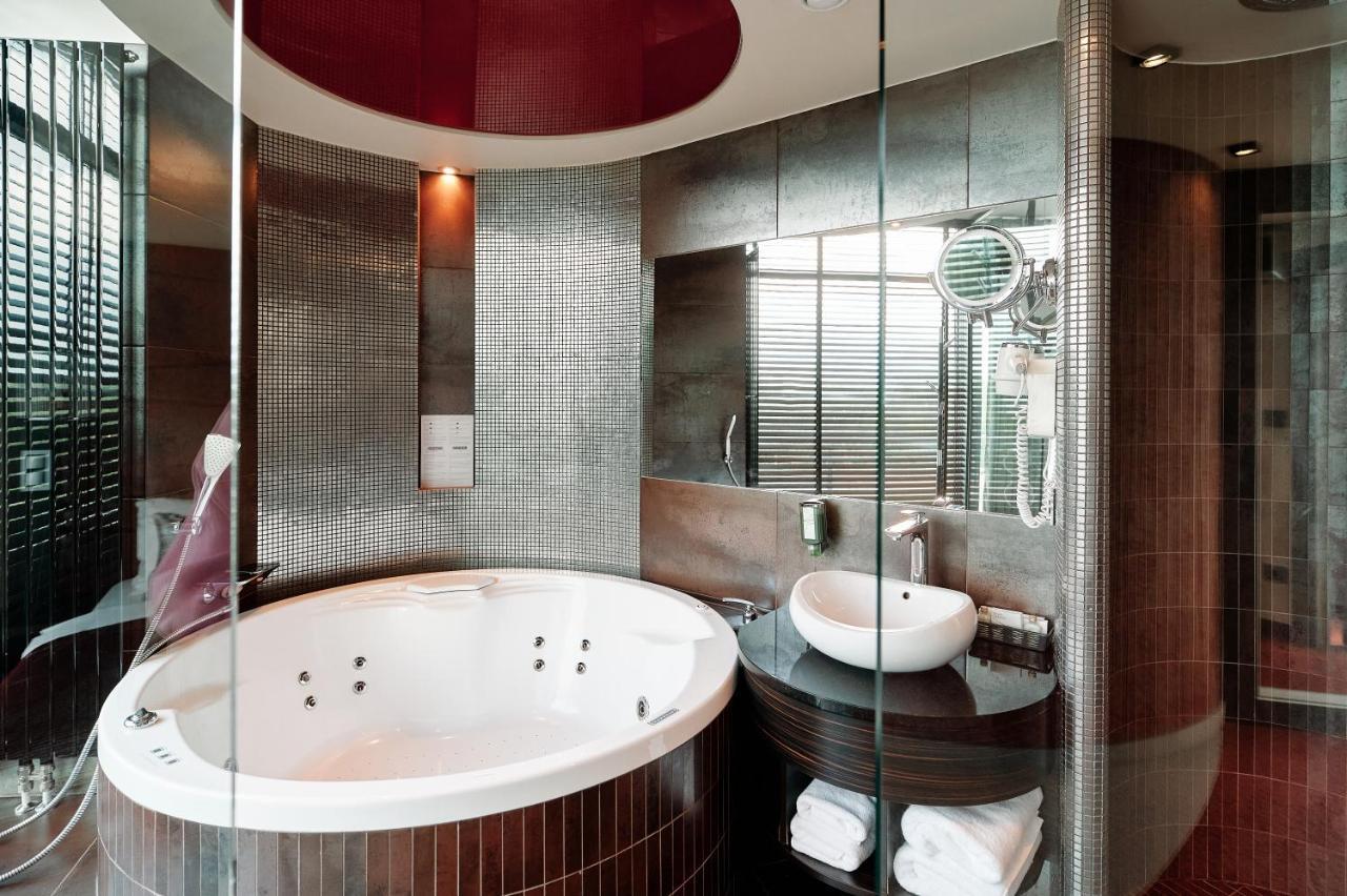 Blue Diamond Hotel Active Spa Trzebownisko Dış mekan fotoğraf