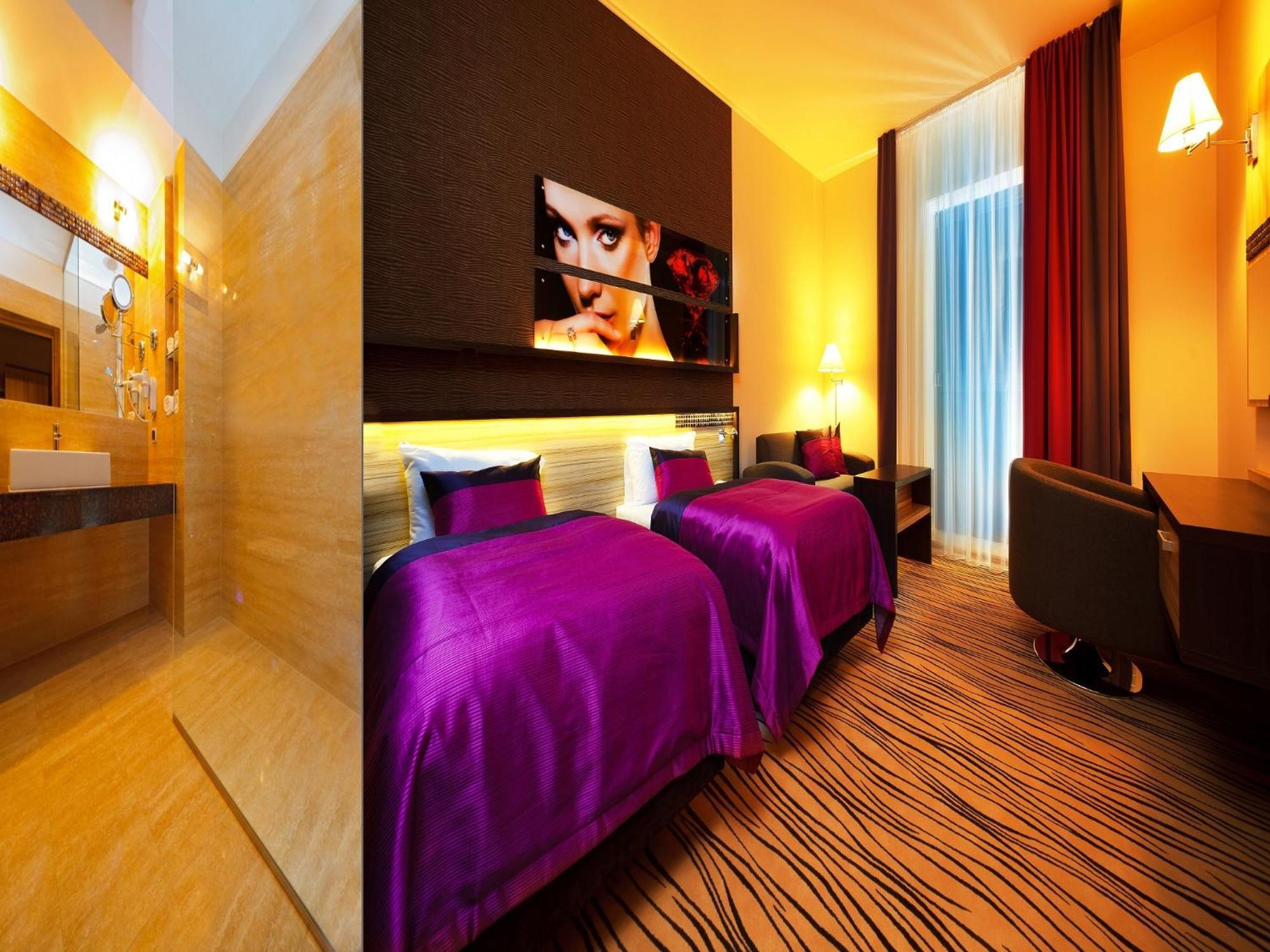 Blue Diamond Hotel Active Spa Trzebownisko Dış mekan fotoğraf