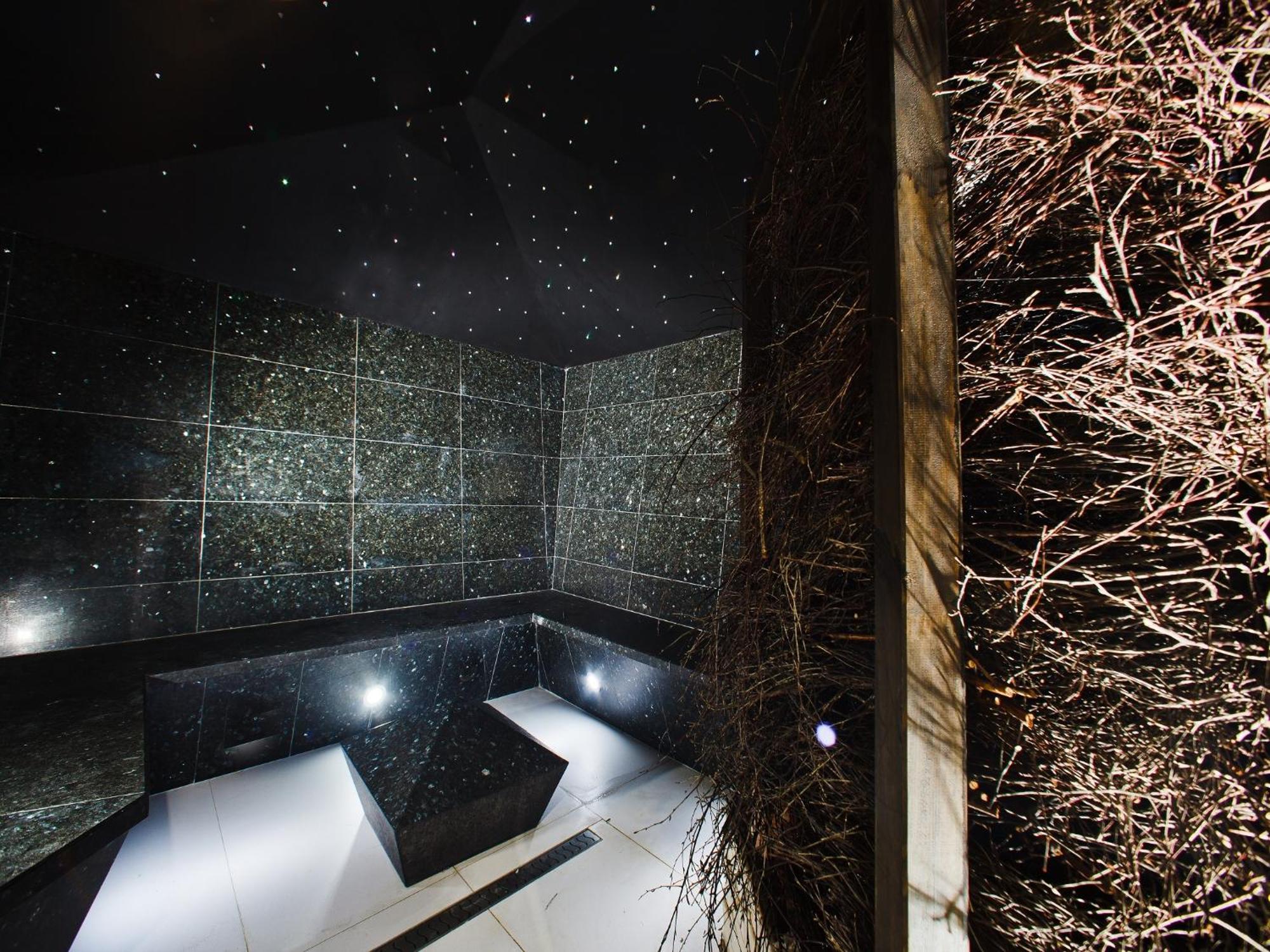 Blue Diamond Hotel Active Spa Trzebownisko Dış mekan fotoğraf