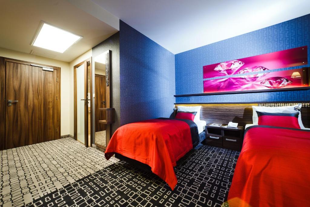 Blue Diamond Hotel Active Spa Trzebownisko Oda fotoğraf