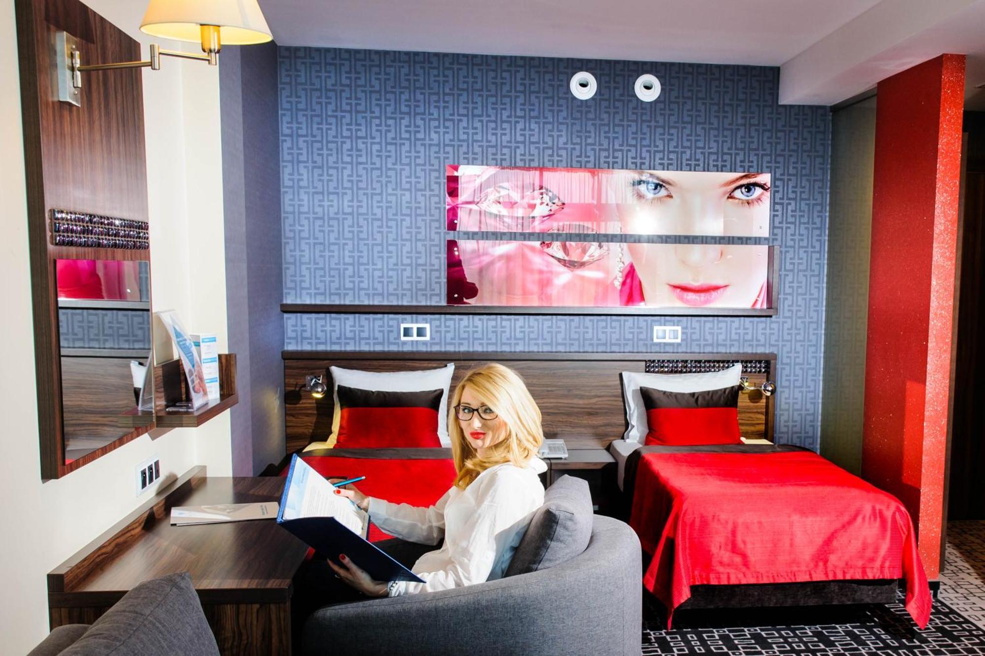 Blue Diamond Hotel Active Spa Trzebownisko Dış mekan fotoğraf