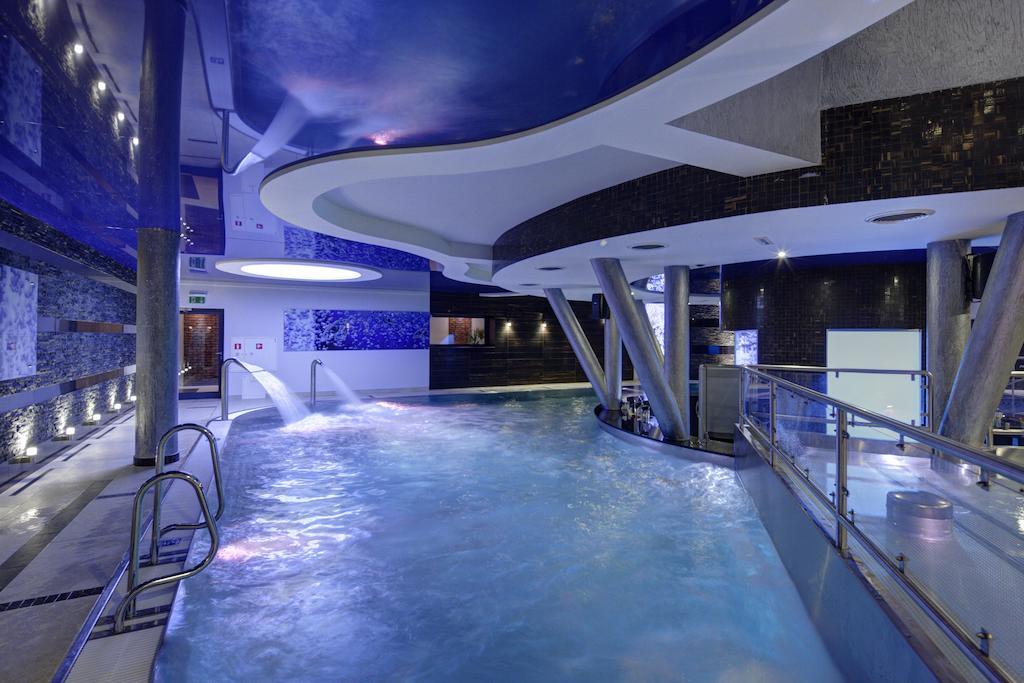 Blue Diamond Hotel Active Spa Trzebownisko Dış mekan fotoğraf