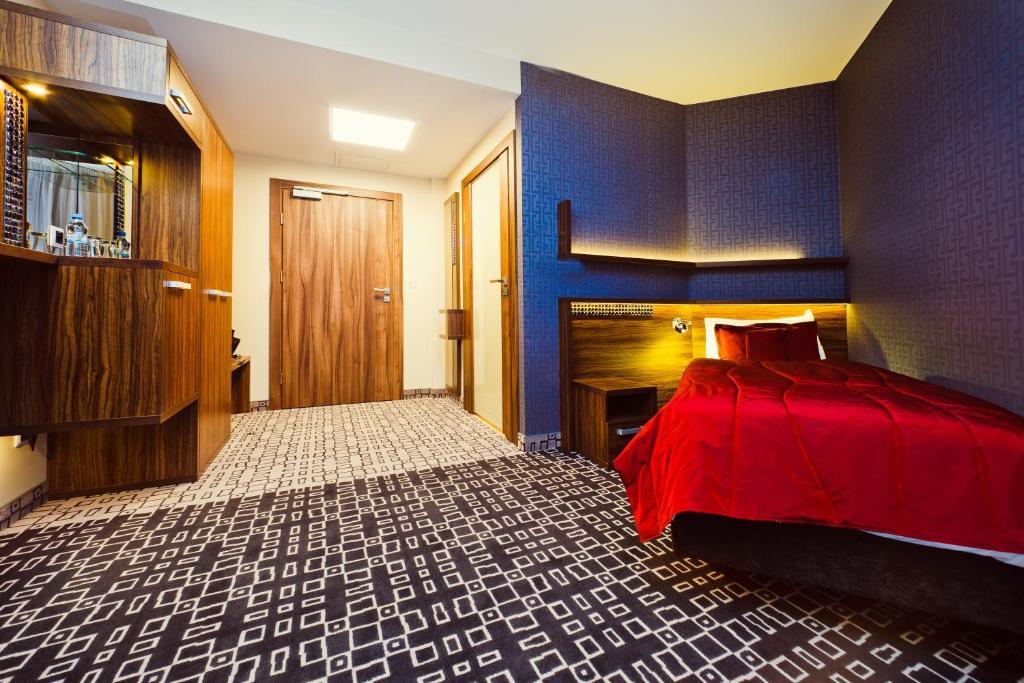 Blue Diamond Hotel Active Spa Trzebownisko Oda fotoğraf