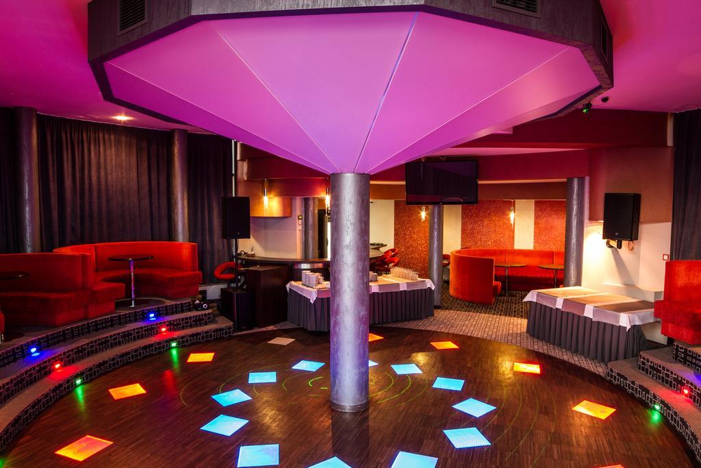 Blue Diamond Hotel Active Spa Trzebownisko Dış mekan fotoğraf