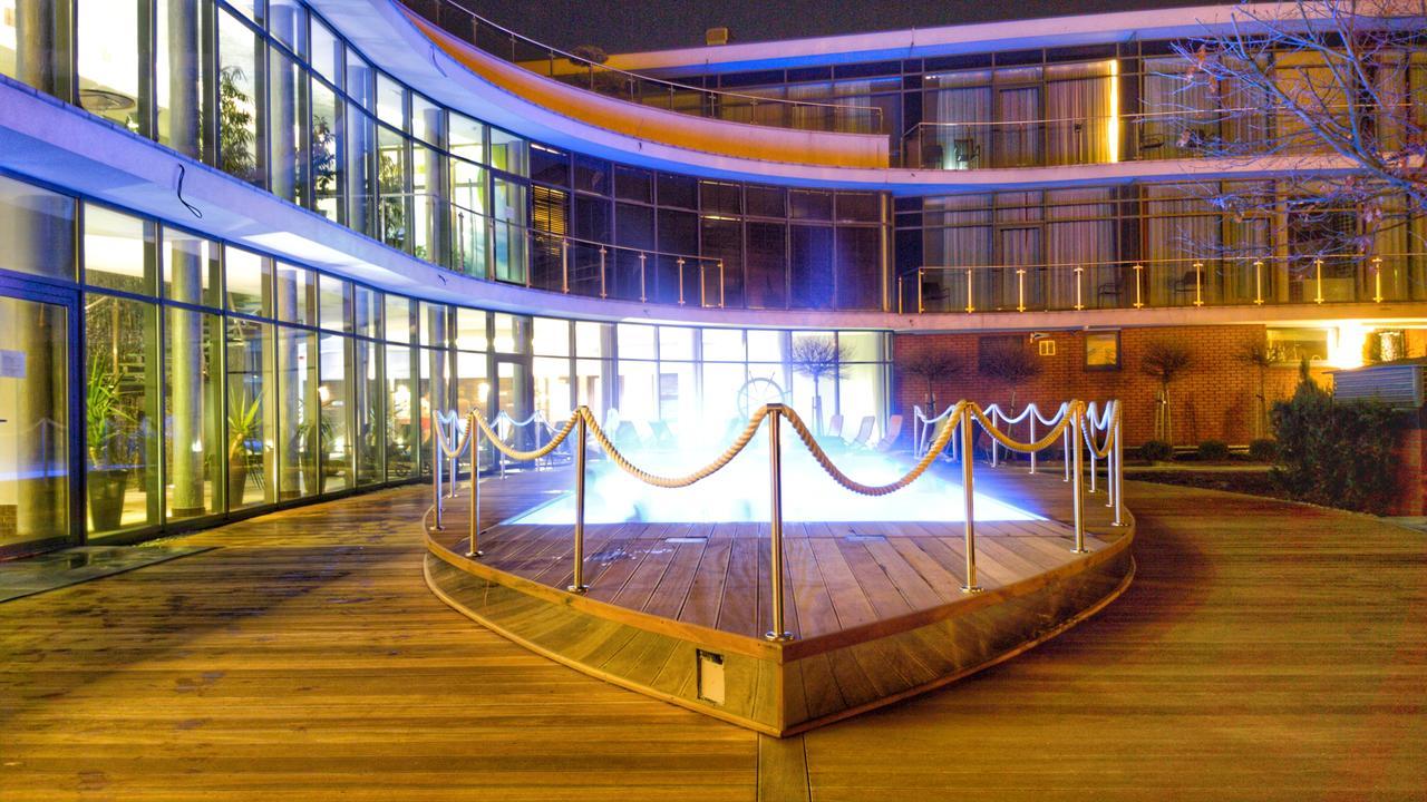 Blue Diamond Hotel Active Spa Trzebownisko Dış mekan fotoğraf