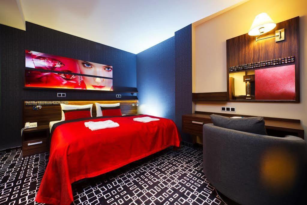 Blue Diamond Hotel Active Spa Trzebownisko Dış mekan fotoğraf